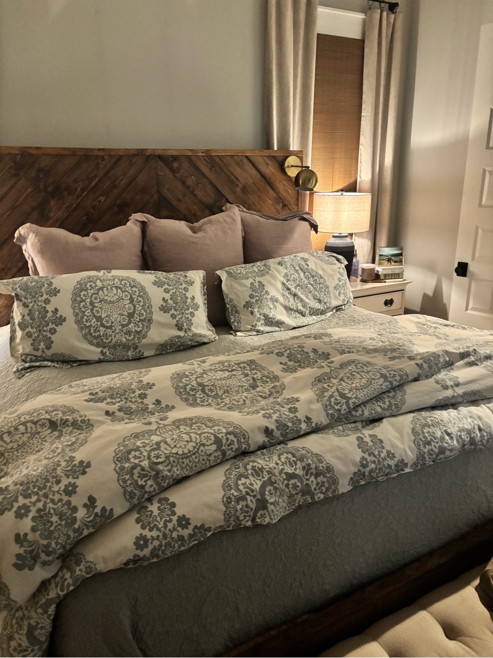 Pottery Barn Medallion Duvet Cover in Gray / blue and Cream